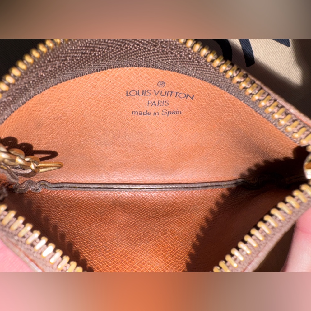 Louis Vuitton — Monogram Pochette Cles ✨EUC!!✨ - Picture 5 of 7